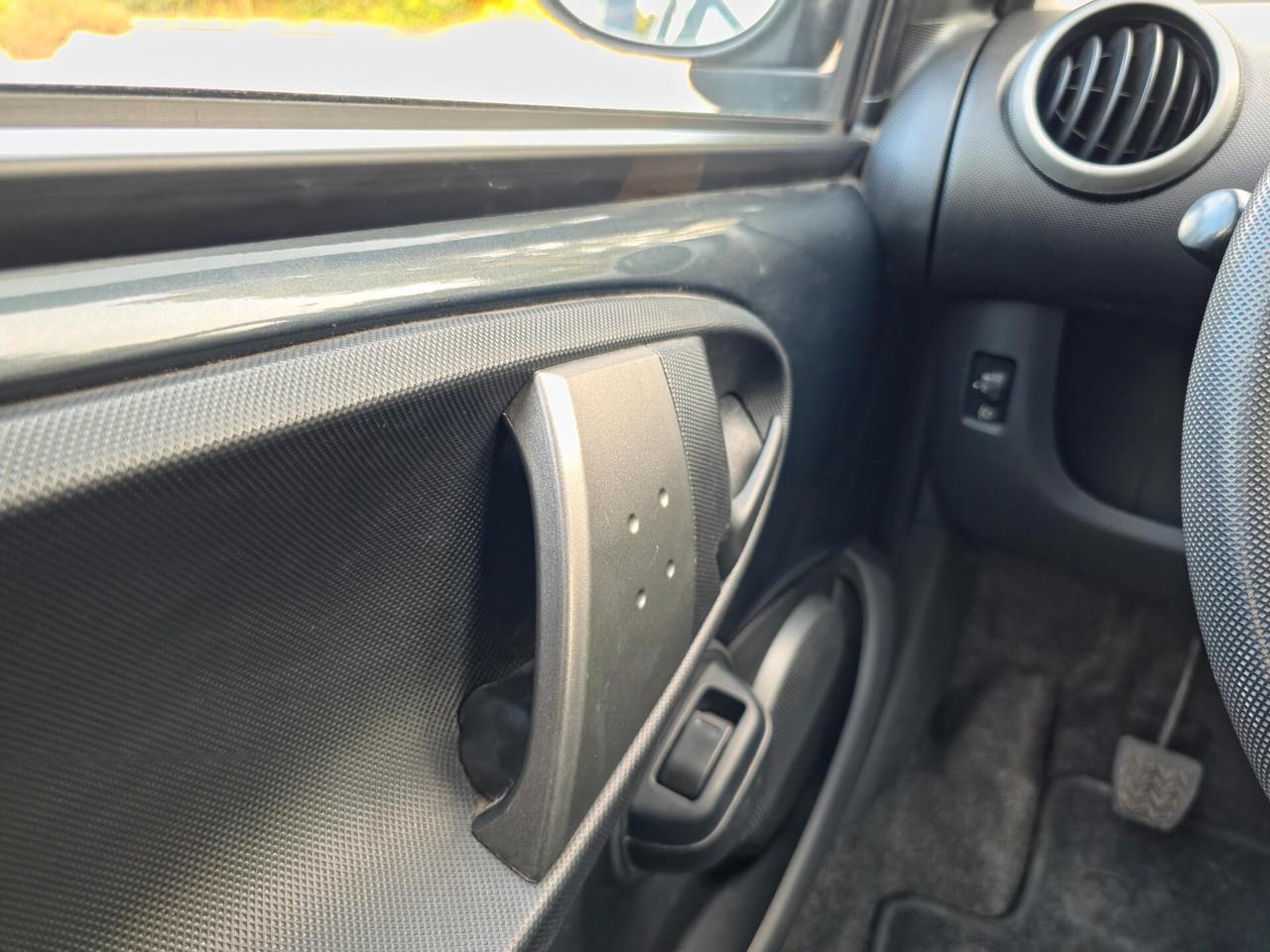 Toyota Aygo 1.0 12V VVT-i 5 porte Cool Soda Connect CV-68 E5B Manuale NEO 2014