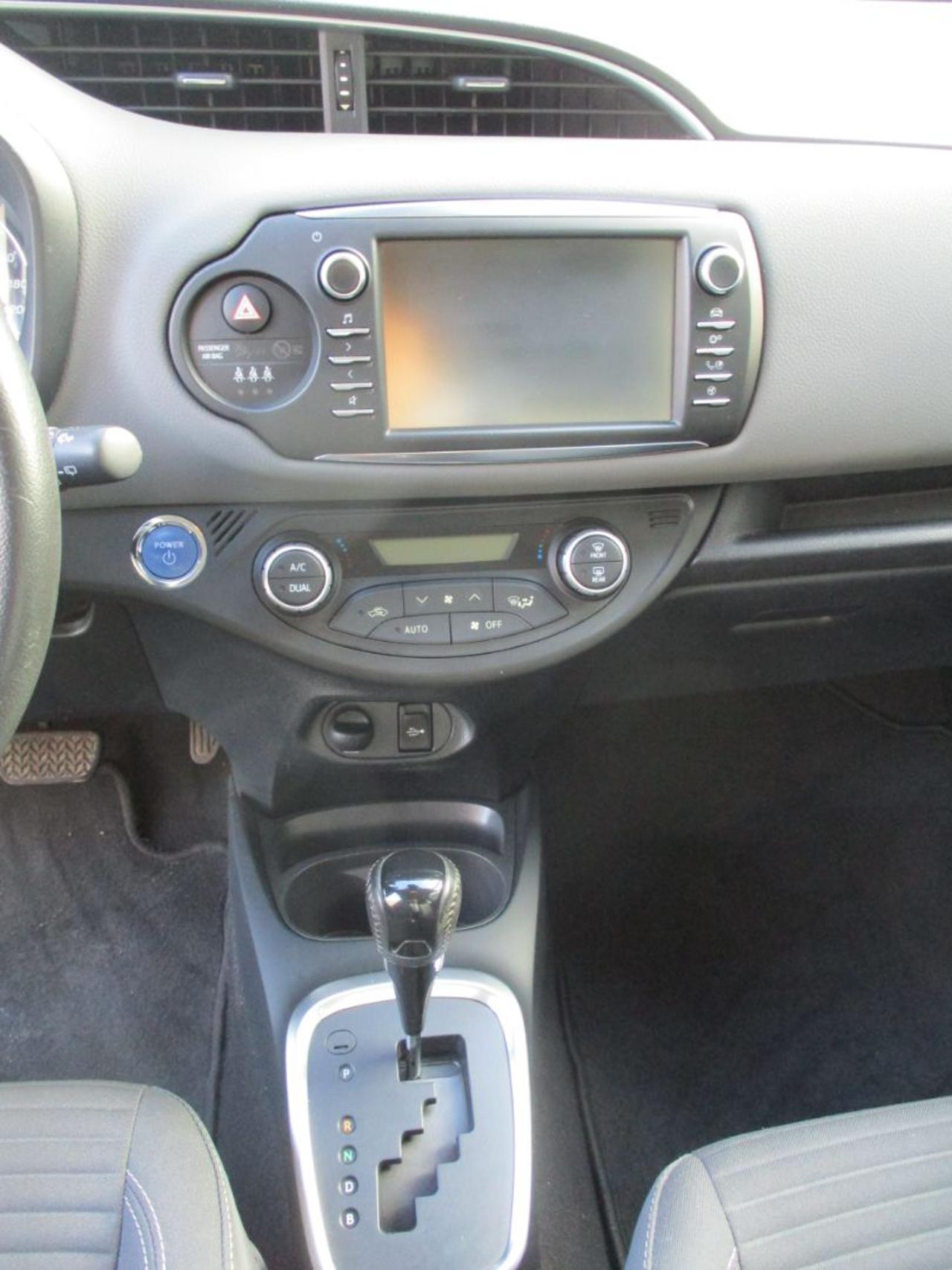 TOYOTA Yaris 1.5 Hybrid 5 porte Business