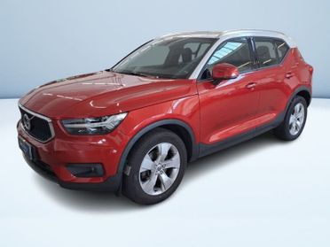 Volvo XC40 2.0 D4 MOMENTUM AWD GEARTRONIC