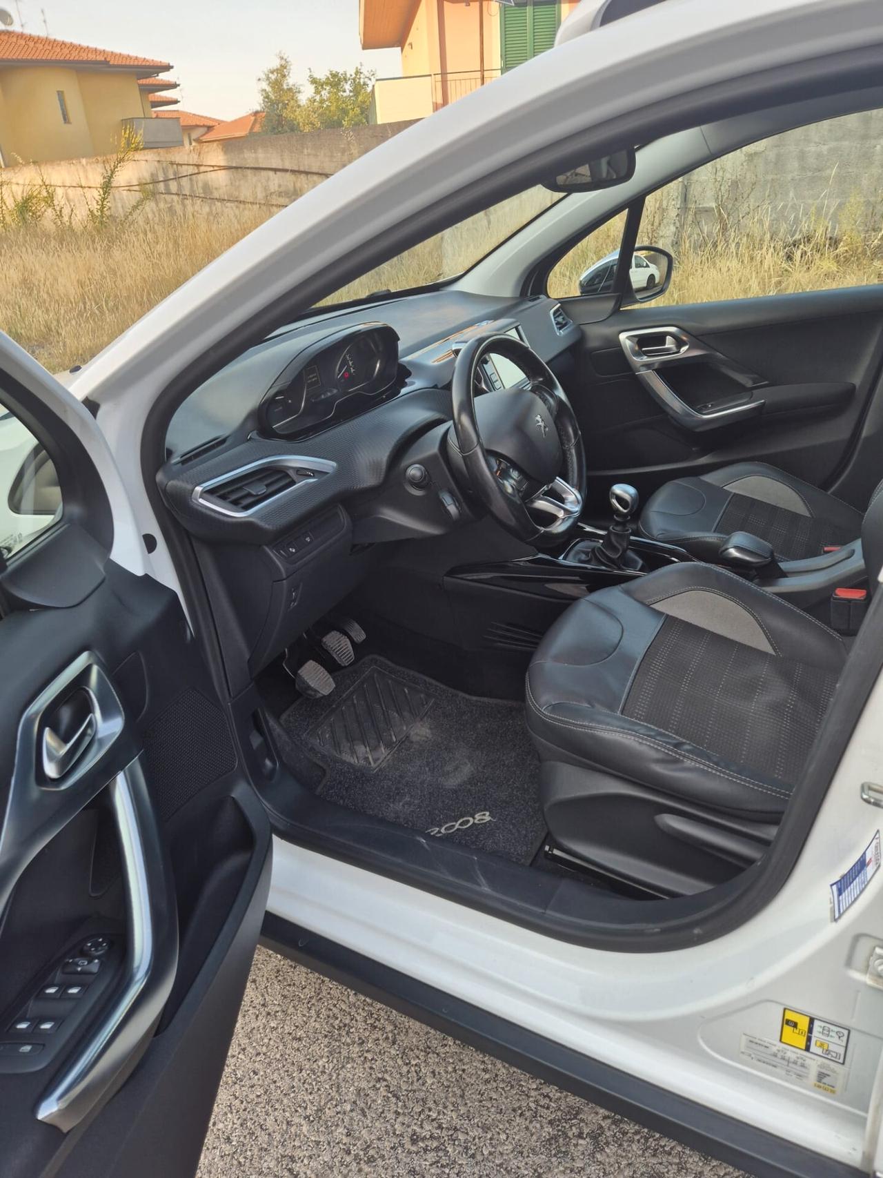 Peugeot 2008 1.6 BlueHDi 120 S&S Black Matt Navi