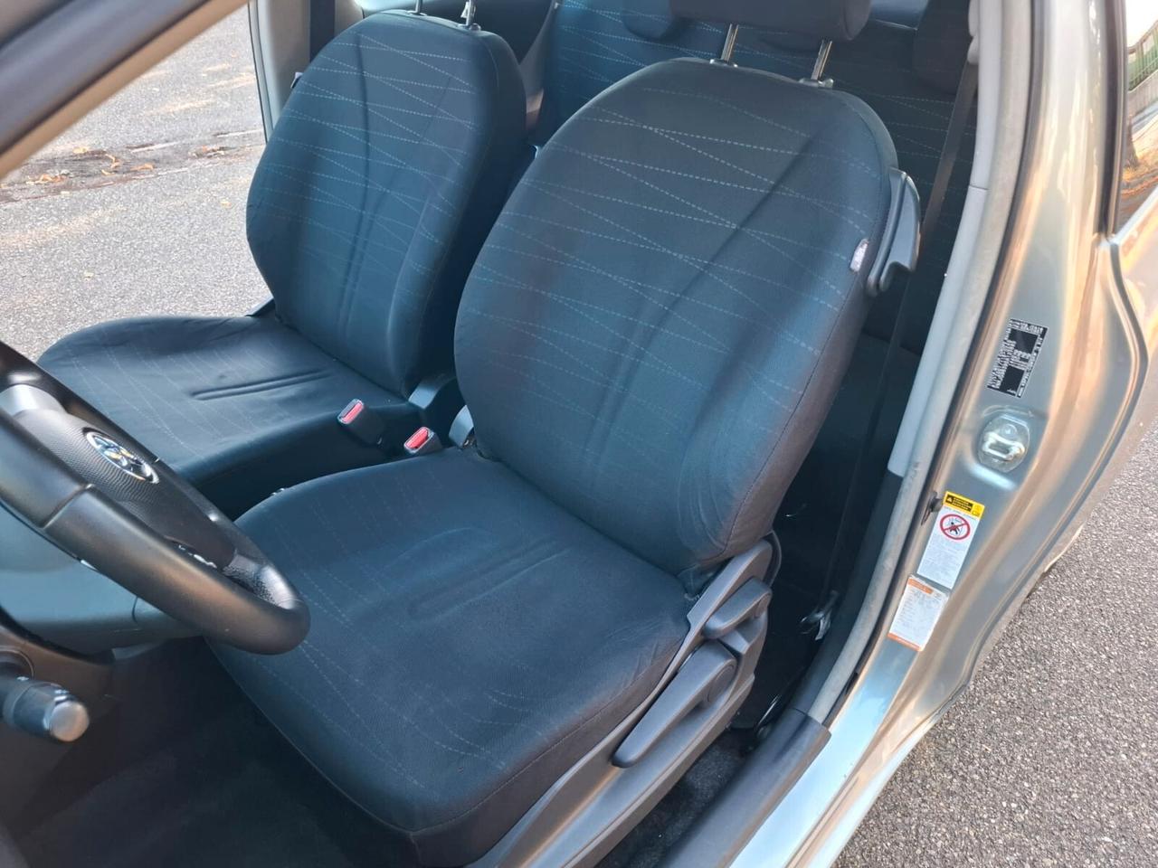 Toyota Yaris 1.0 3 porte 09 SOLO 116.000 KM Navigatore