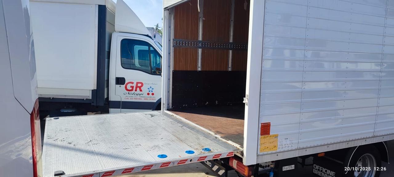 Iveco DAILY con centina e pedana idraulica