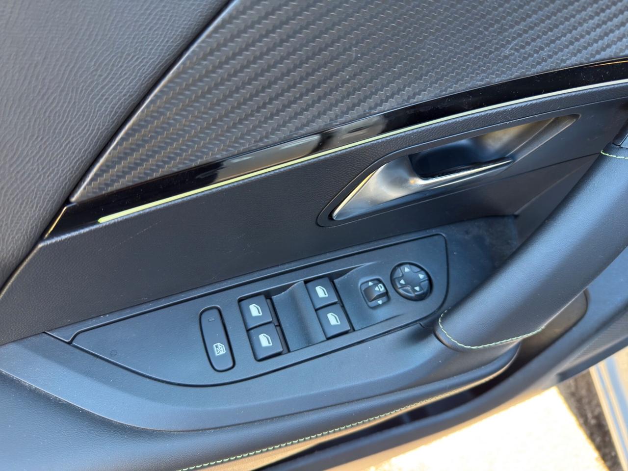 Peugeot 2008 PureTech 130 S&S EAT8 GT