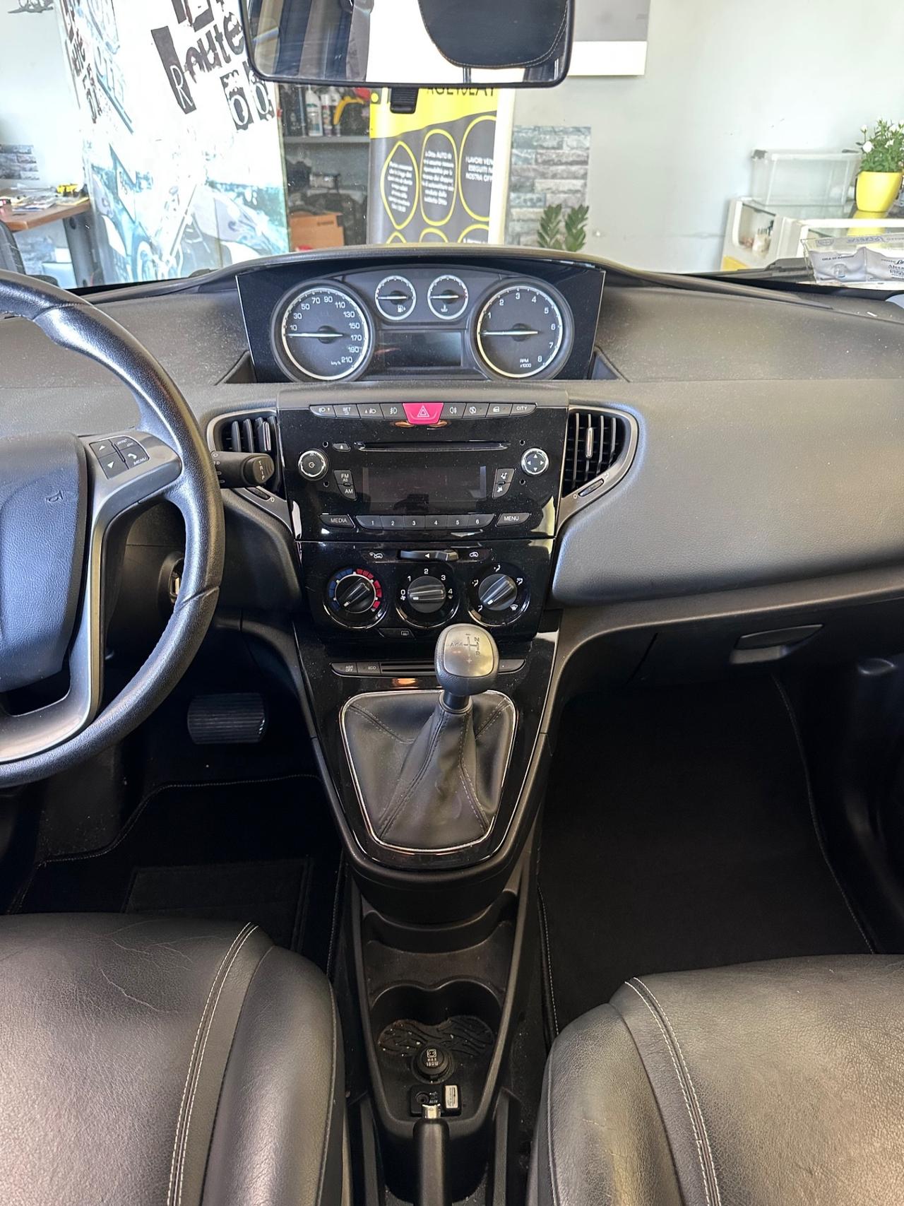 Lancia Ypsilon cambio automatico