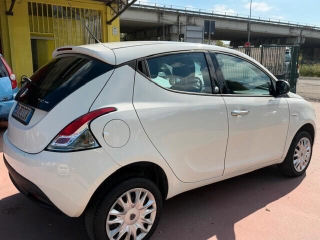 Lancia Ypsilon 0.9 TwinAir 85 CV 5 porte Metano Ecochic