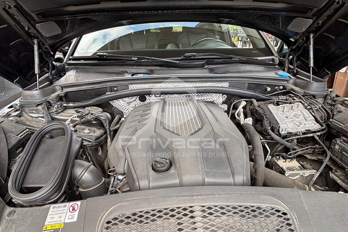 PORSCHE Macan 2.0