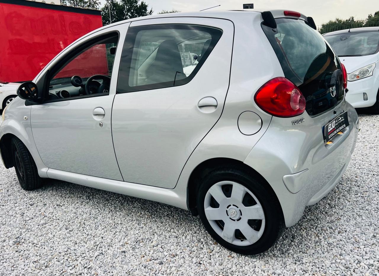 Toyota Aygo 1.0 12V VVT-i 5 porte Sol