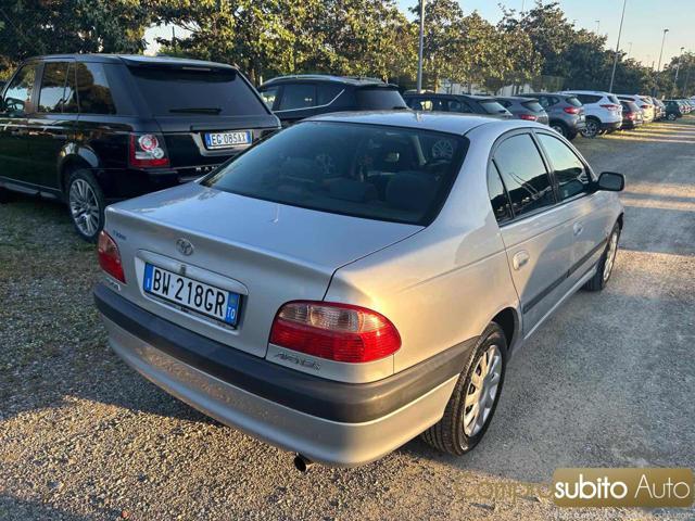 TOYOTA Avensis 1.6i 16V cat