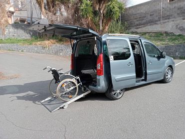 Peugeot Partner Pianale ribassato con rampa disabili in carrozzina