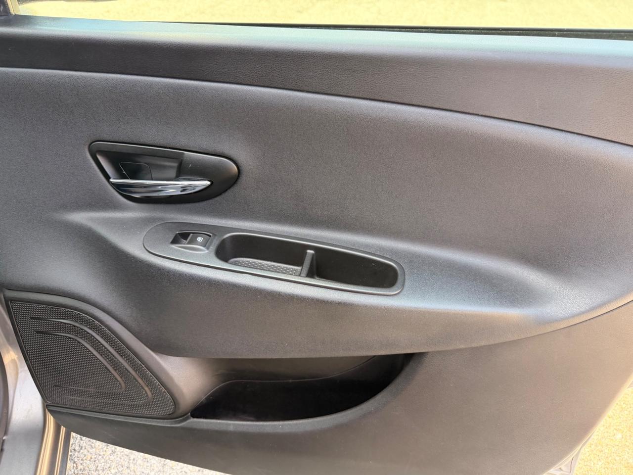 Lancia Ypsilon 1.2 69 CV 5 porte S&S Gold