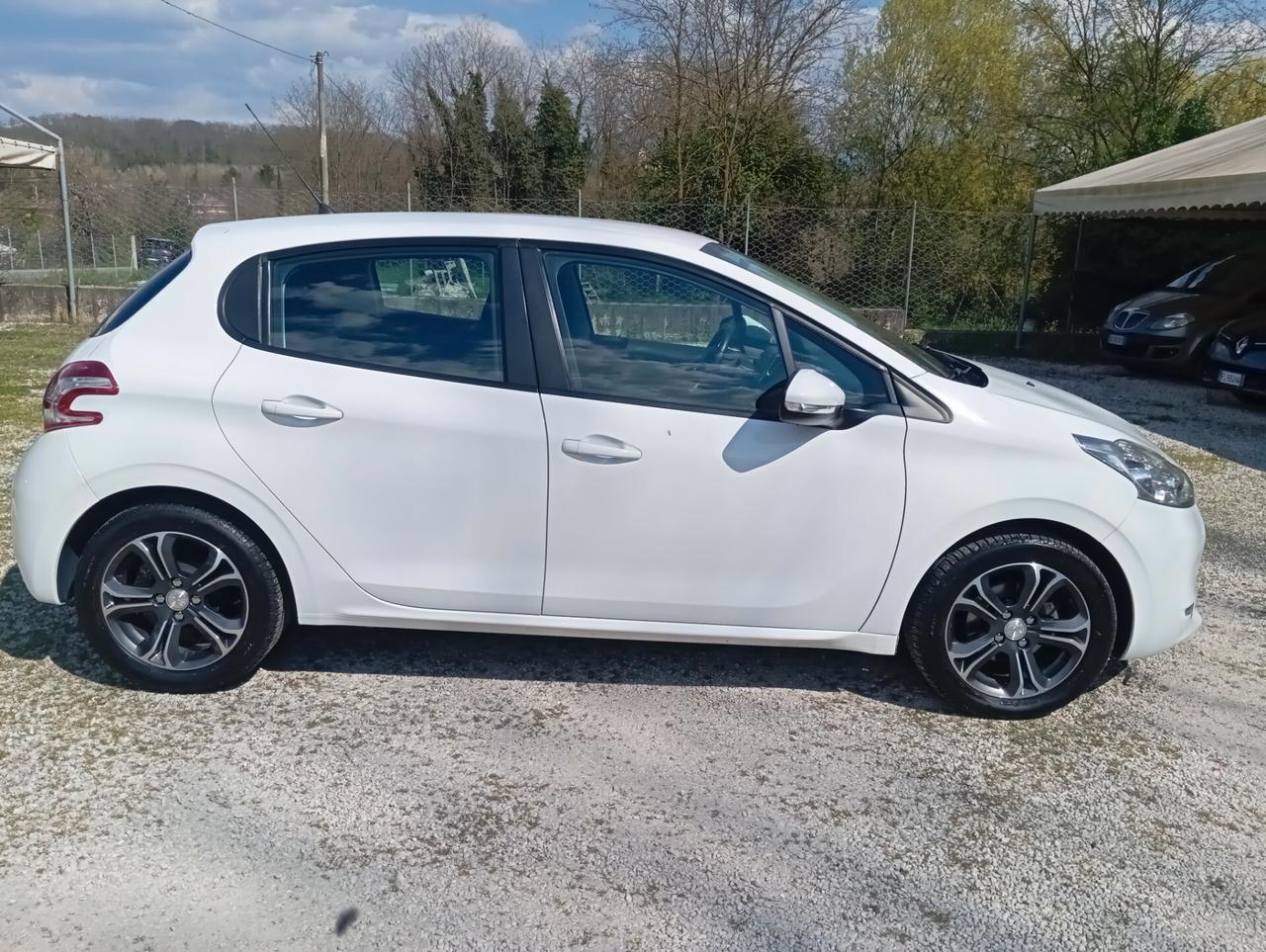Peugeot 208 1.4 HDi 68 CV 5 porte BLACK pack UNIPRO BEN TENUTA