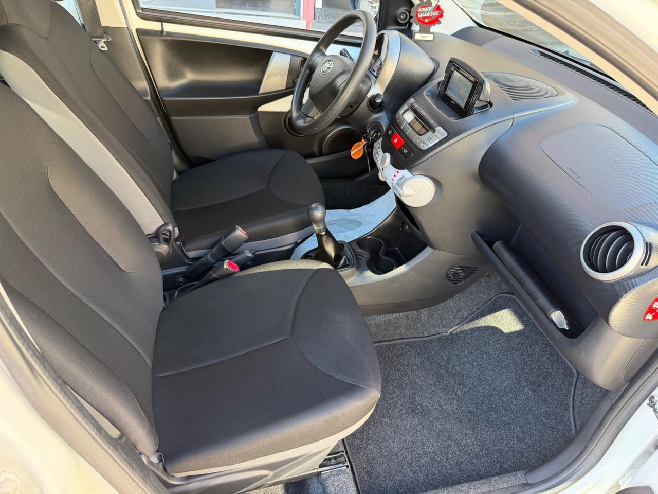 TOYOTA AYGO 1.0 NEOPATENTATI 5 PORTE