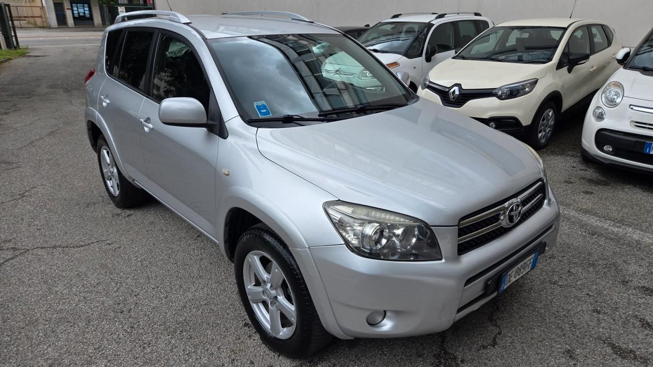 Toyota RAV 4 2.2 D-4D 177 CV Luxury 4x4