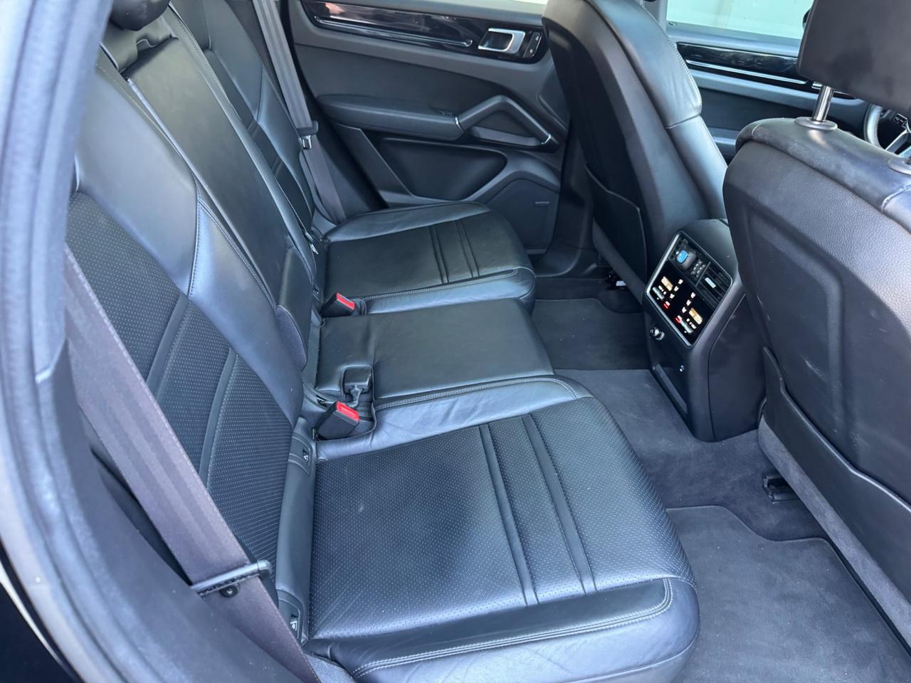 Porsche Cayenne Coupé 3.0 V6 Platinum Edition