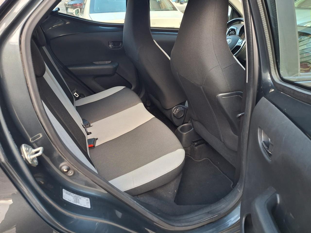 Toyota Aygo 1.0 VVT-i 69 CV 5 porte x-play MMT