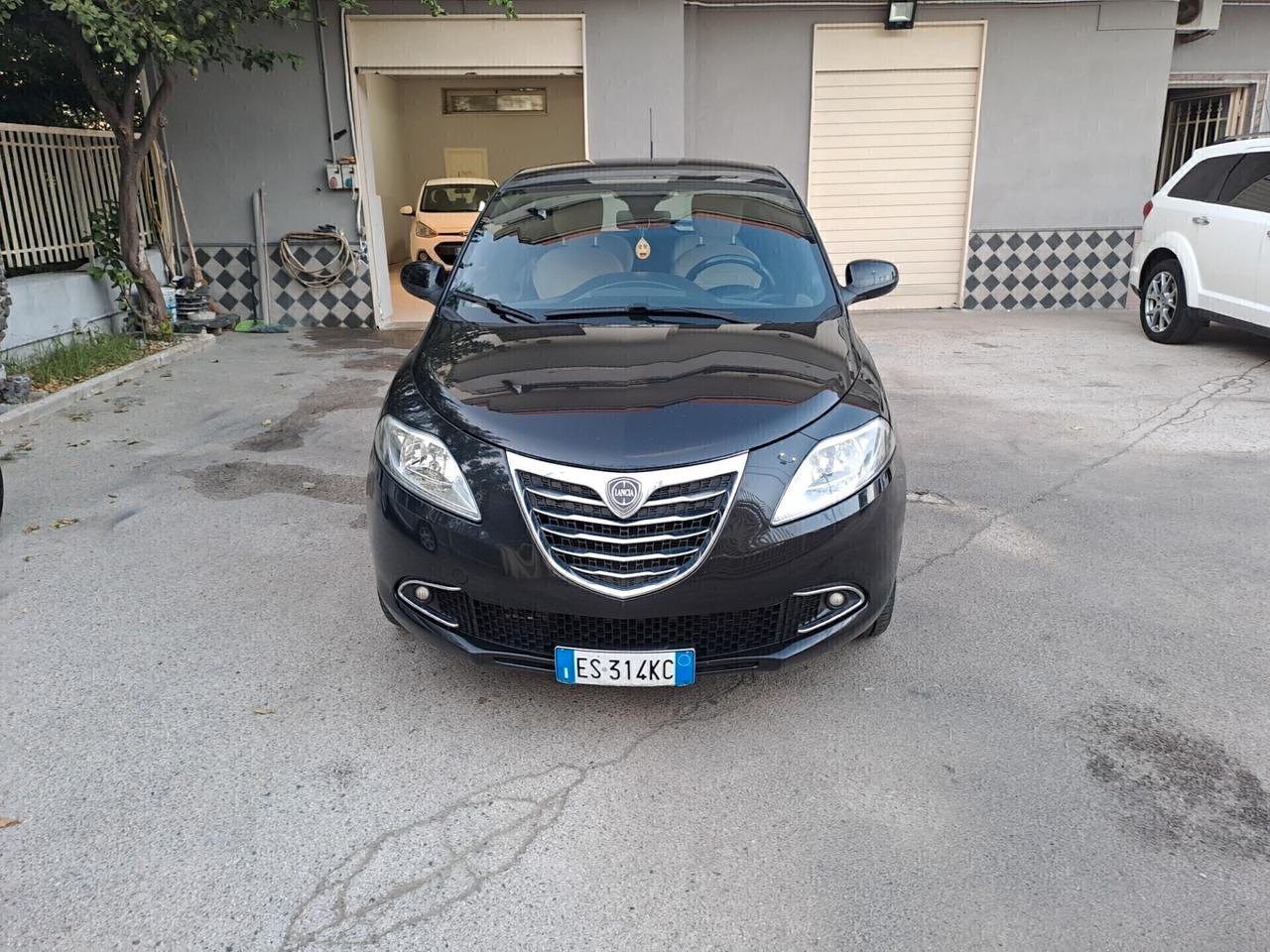Lancia Ypsilon 0.9 TwinAir 85 CV 5 porte Metano Ecochic Gold