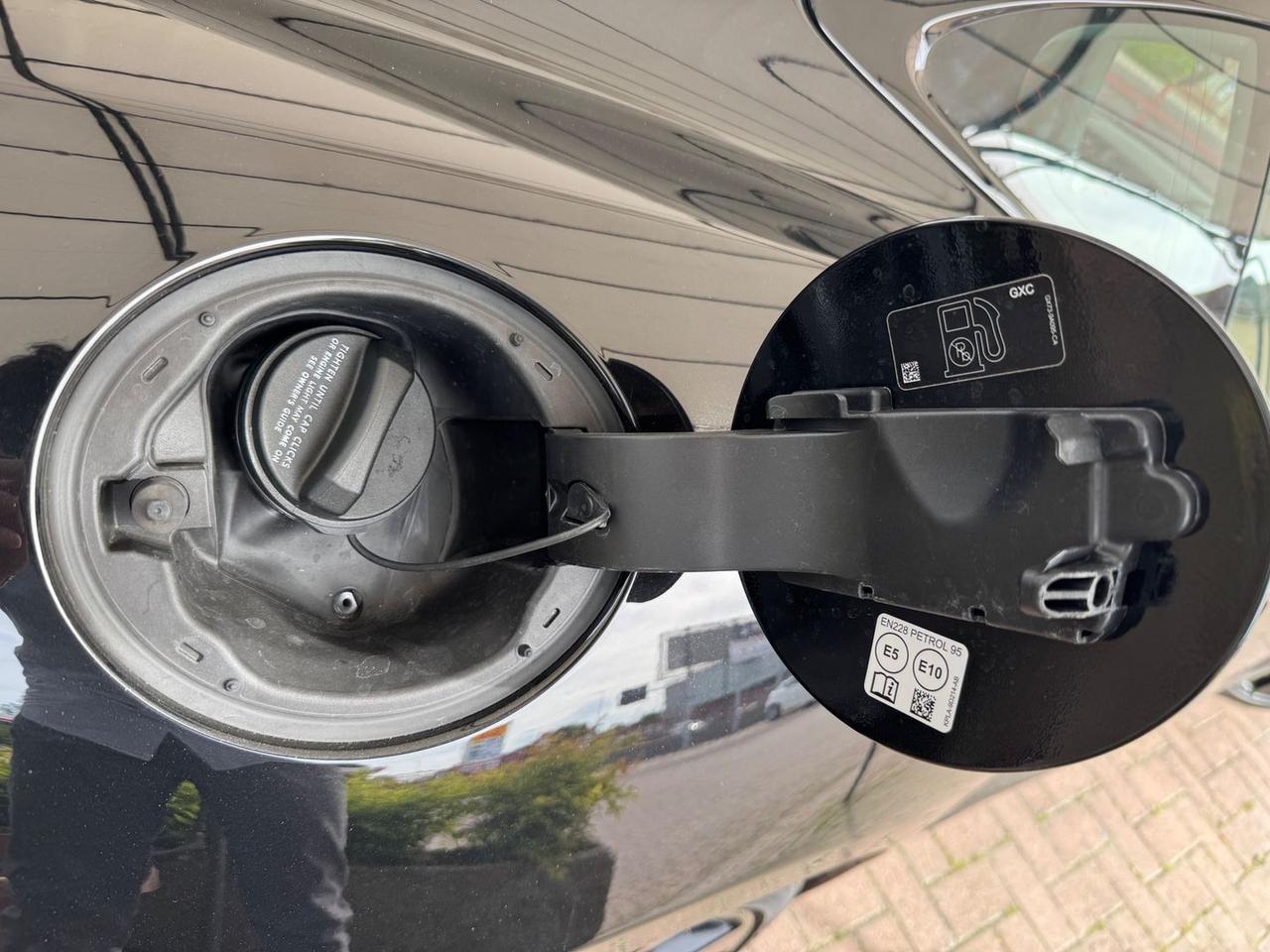 Jaguar F-Pace R-Dynamic Black 2.0 P 300