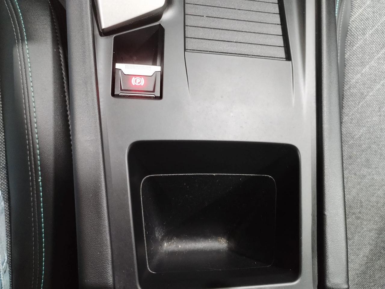 Peugeot 408 PureTech 130 S&S EAT8 Allure Pack