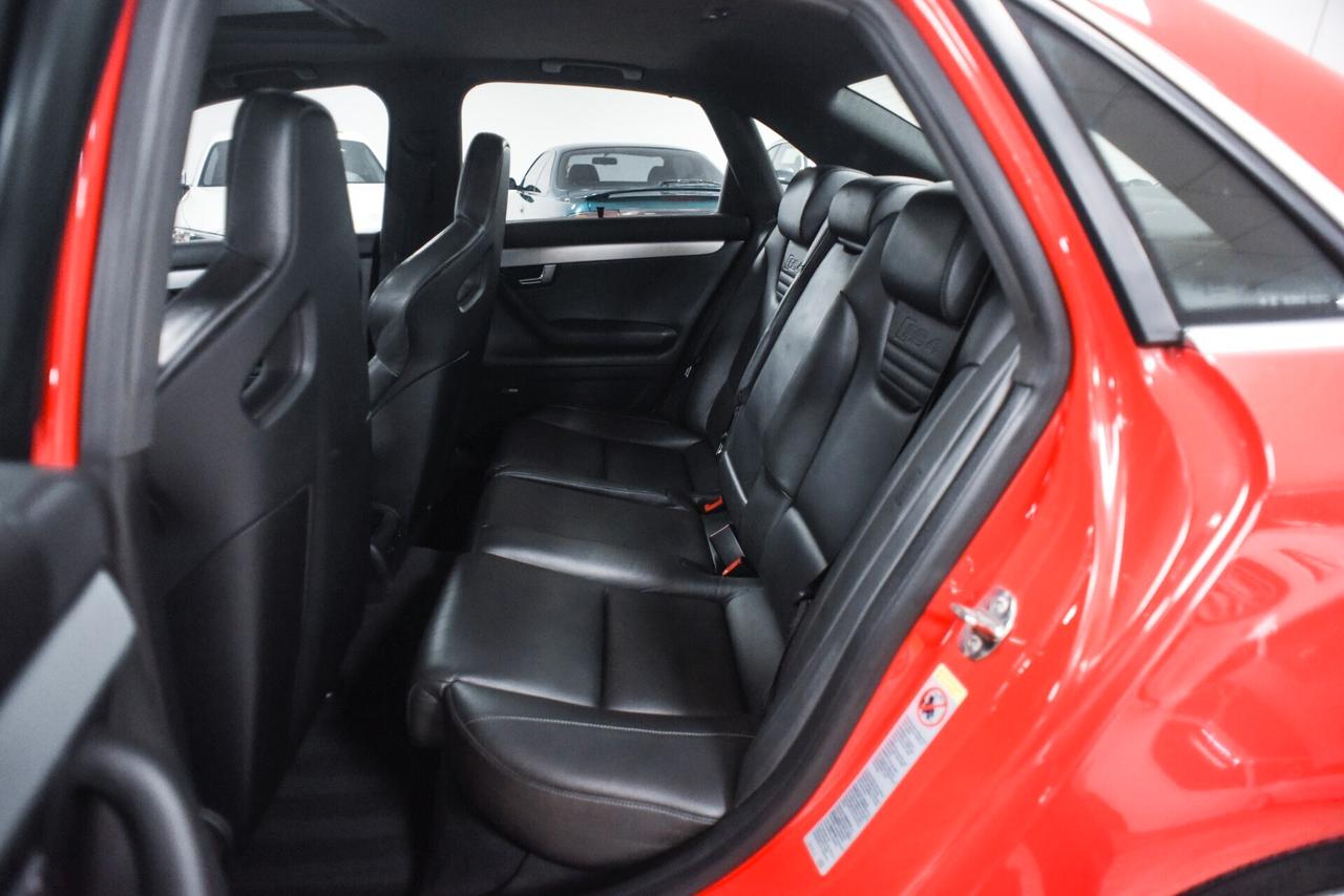 Audi A4 RS 4 4.2 V8 quattro