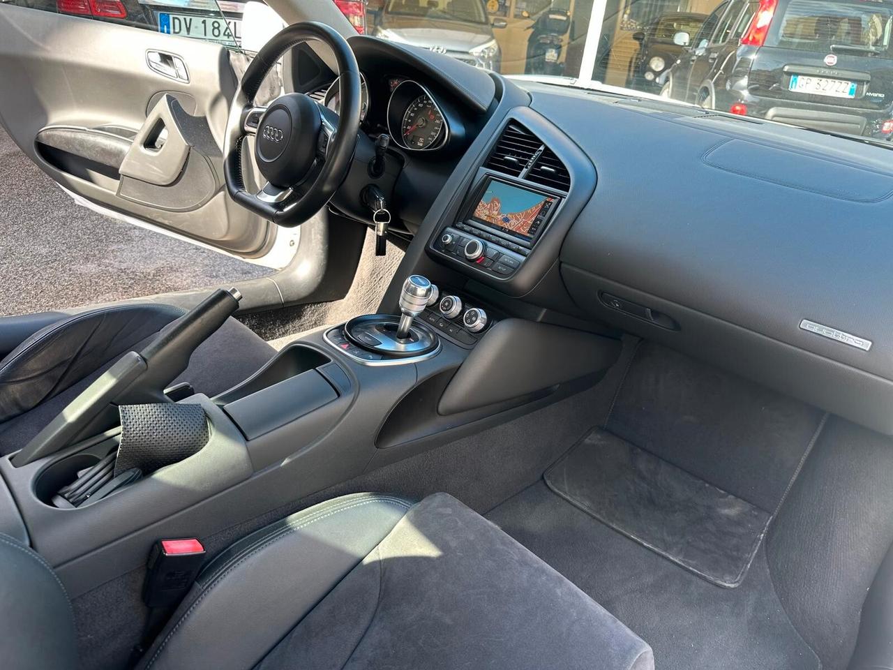 Audi R8 4.2 V8 FSI quattro R tronic