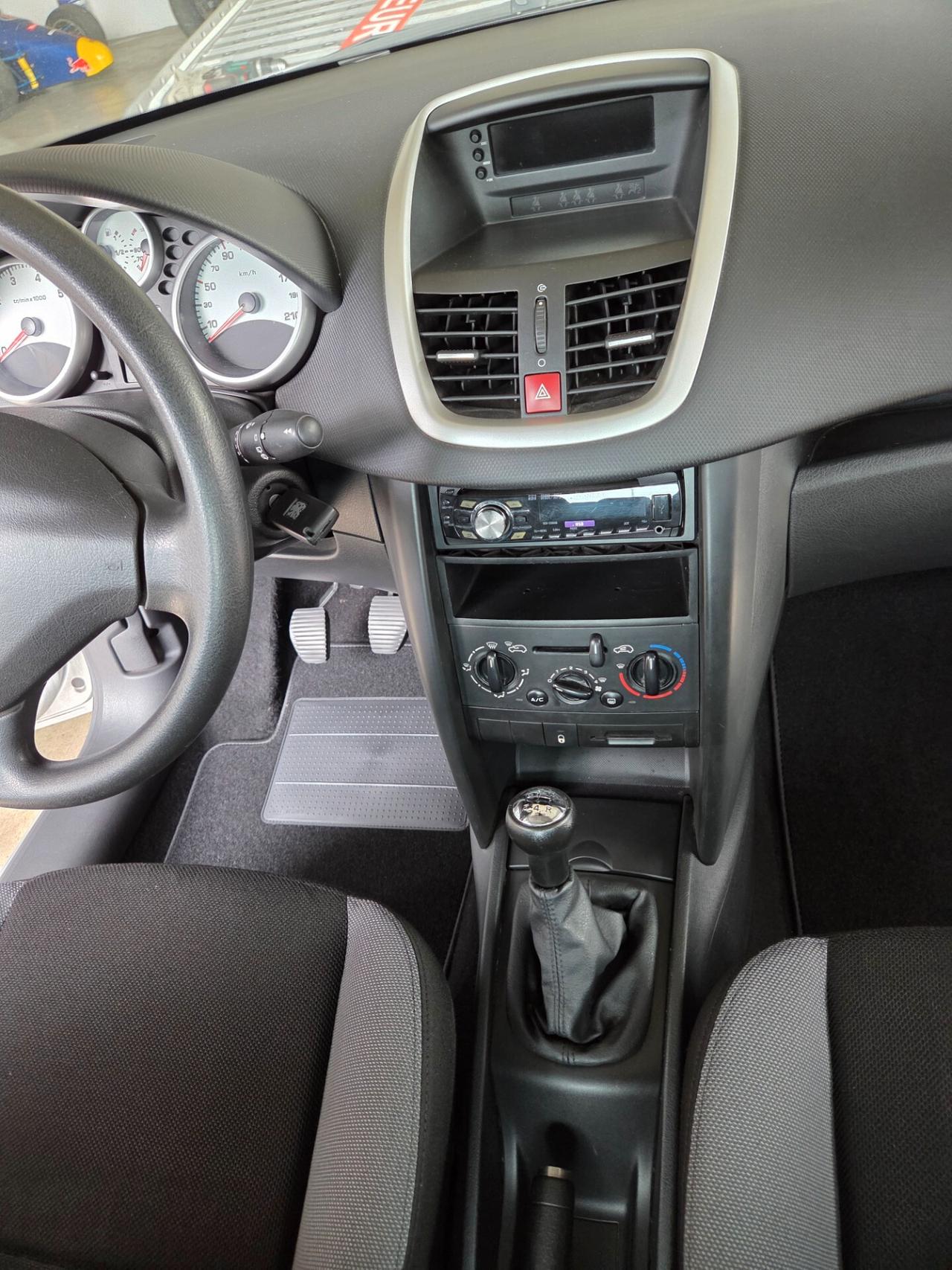 Peugeot 207 1.4 Benzina, ok neopatentati.