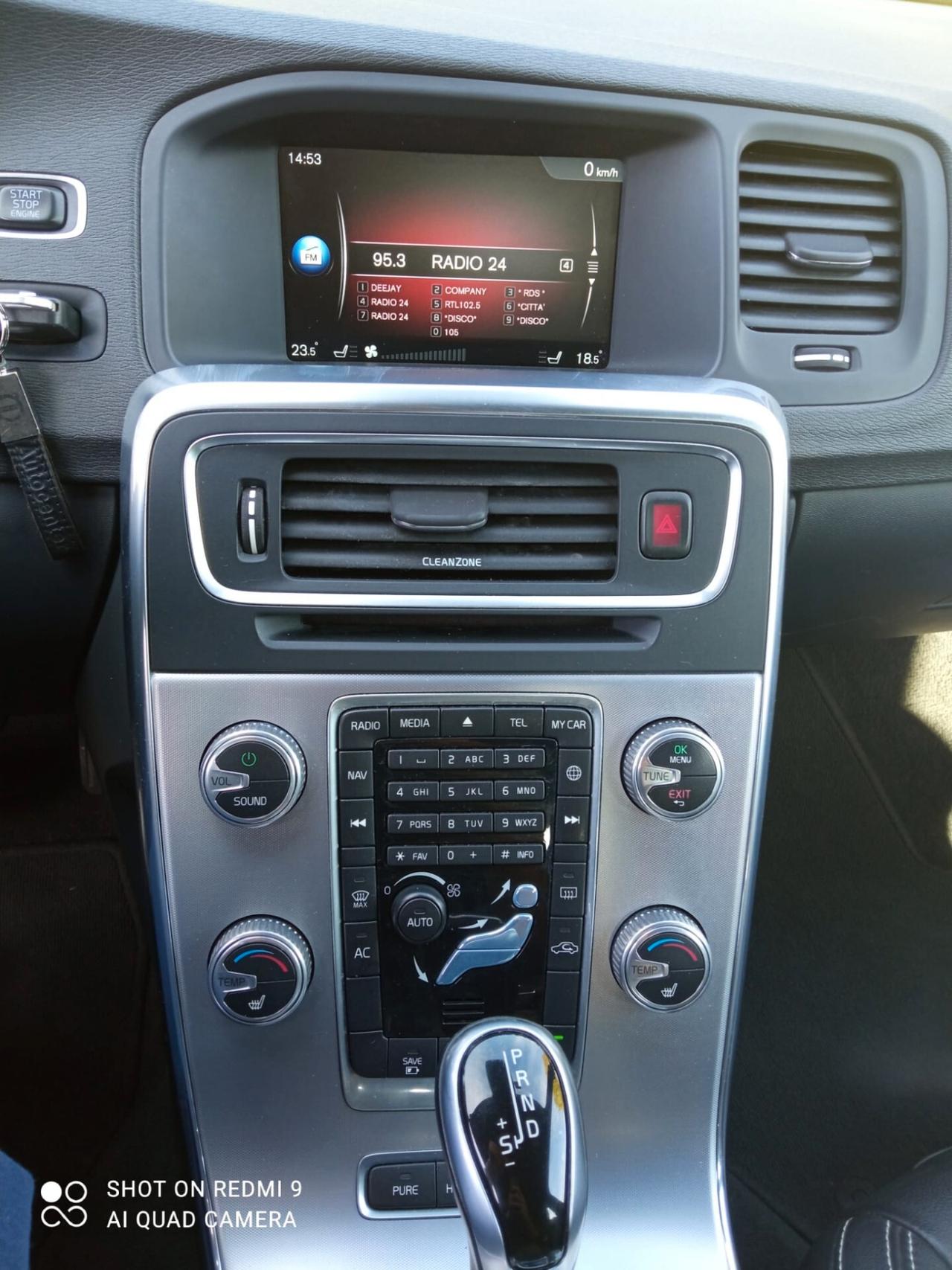 VOLVO V60 D6 Twin Engine Geartronic Momentum