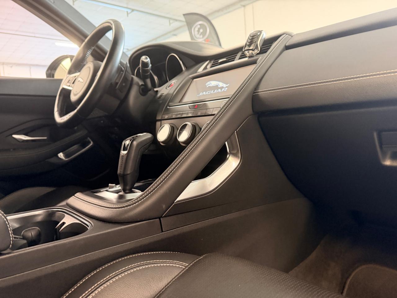 Jaguar E-Pace 2.0D 180 CV AWD R-Dynamic