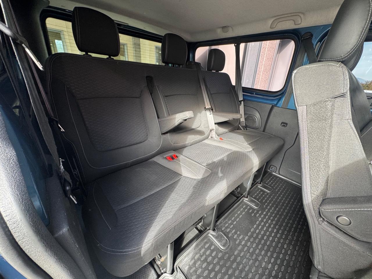 Opel Vivaro 9 posti passo lungo