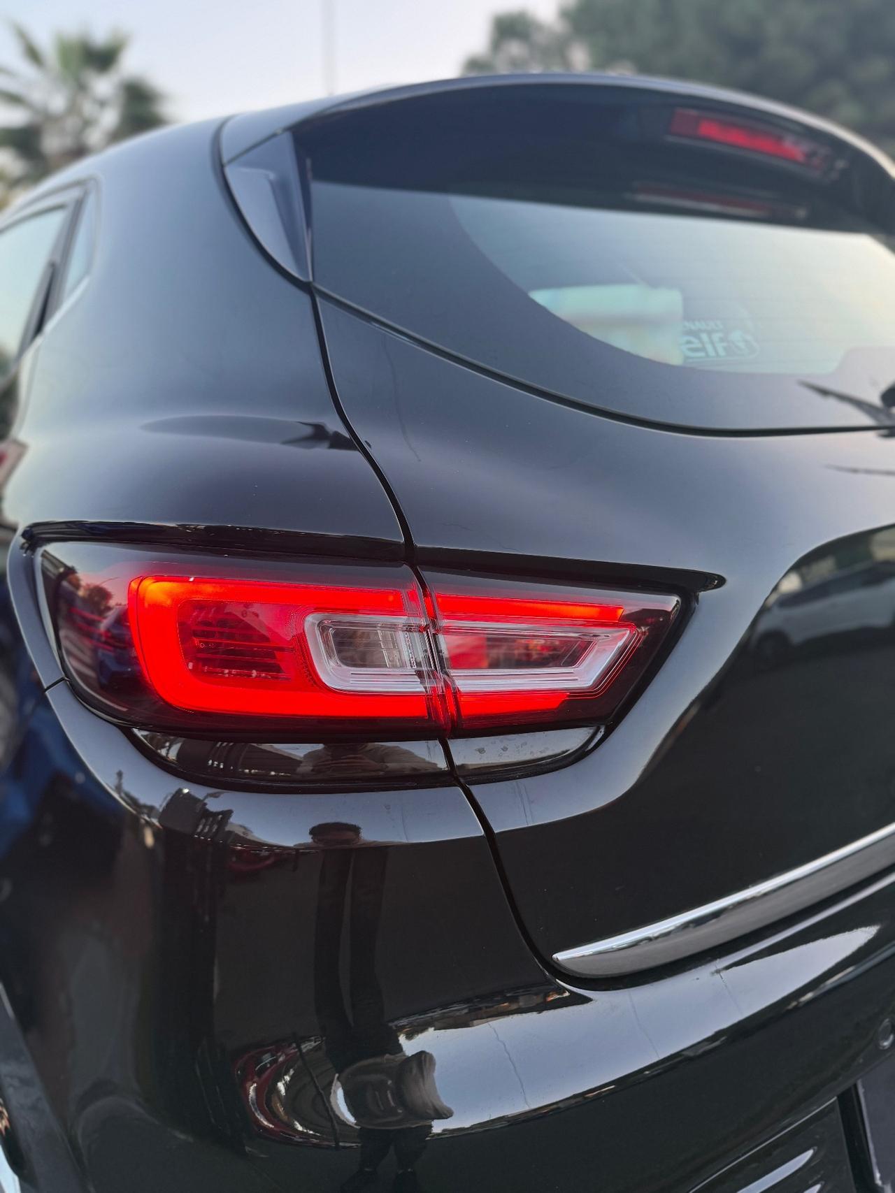 Renault Clio 1.5 dci SOLO 90.000KM - 2019