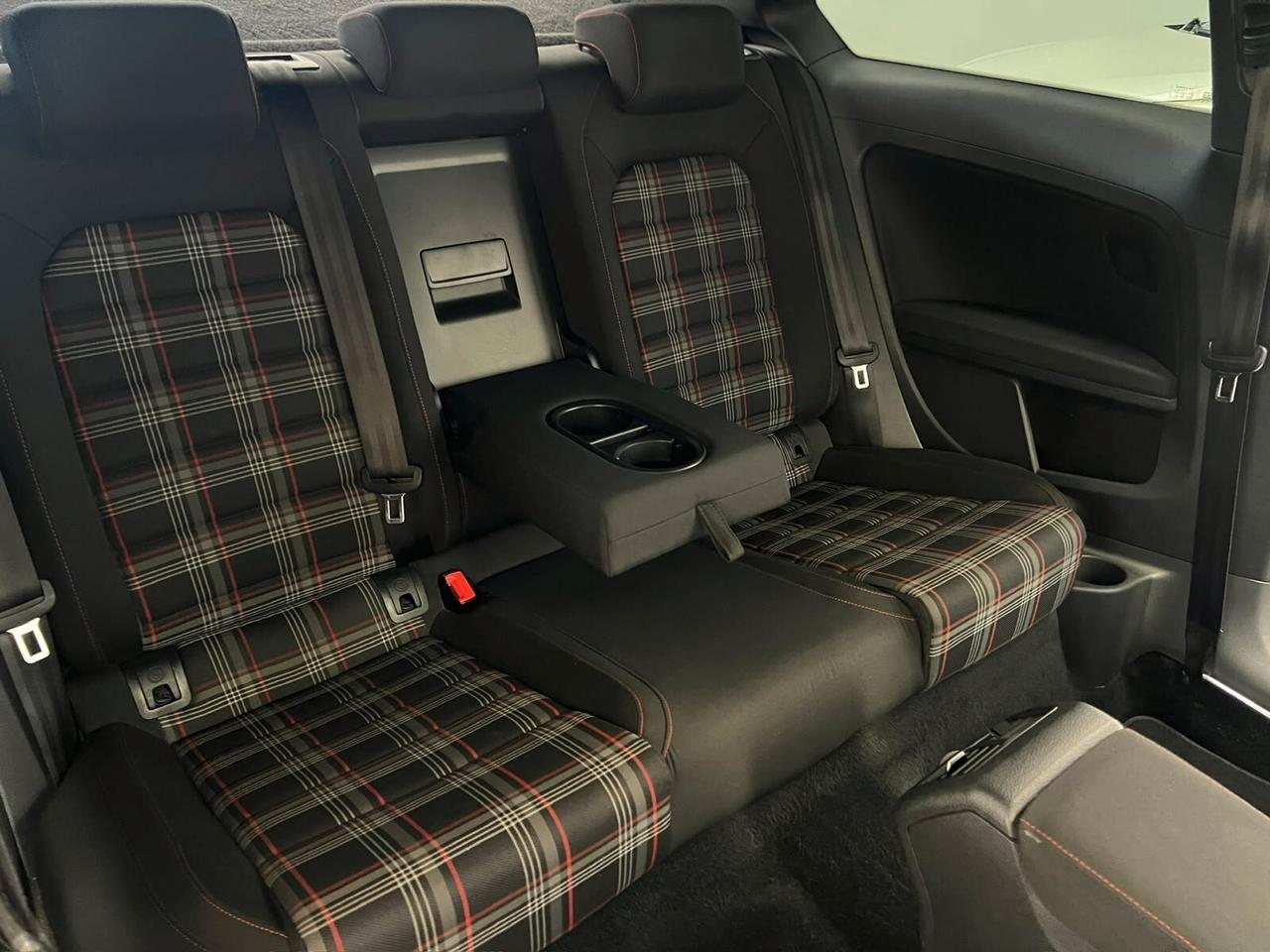 Volkswagen Golf GTI Performance 2.0 TSI 3p. 230cv