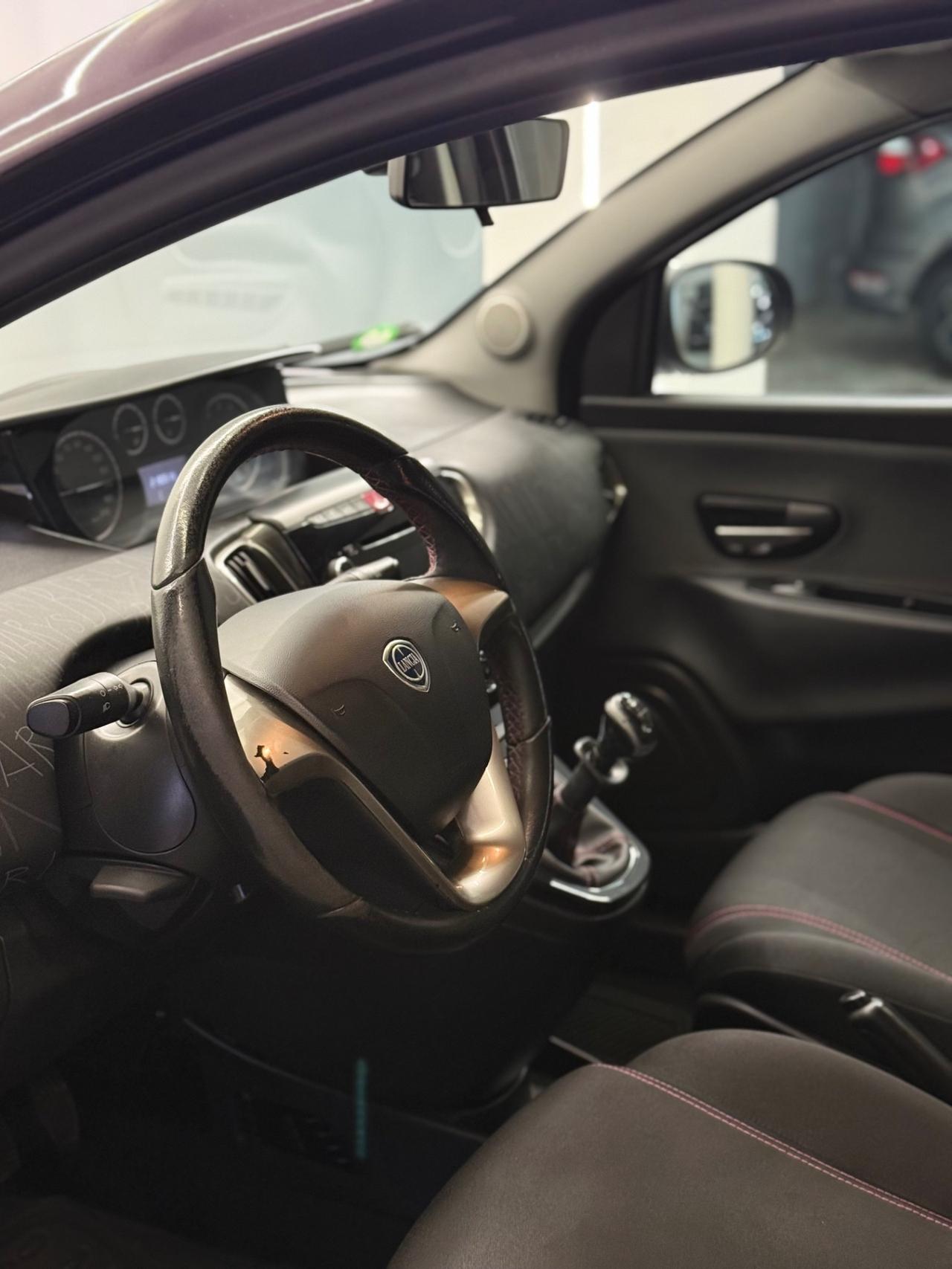 Lancia Ypsilon 0.9 TwinAir 85 CV 5 porte Metano Ecochic Elefantino