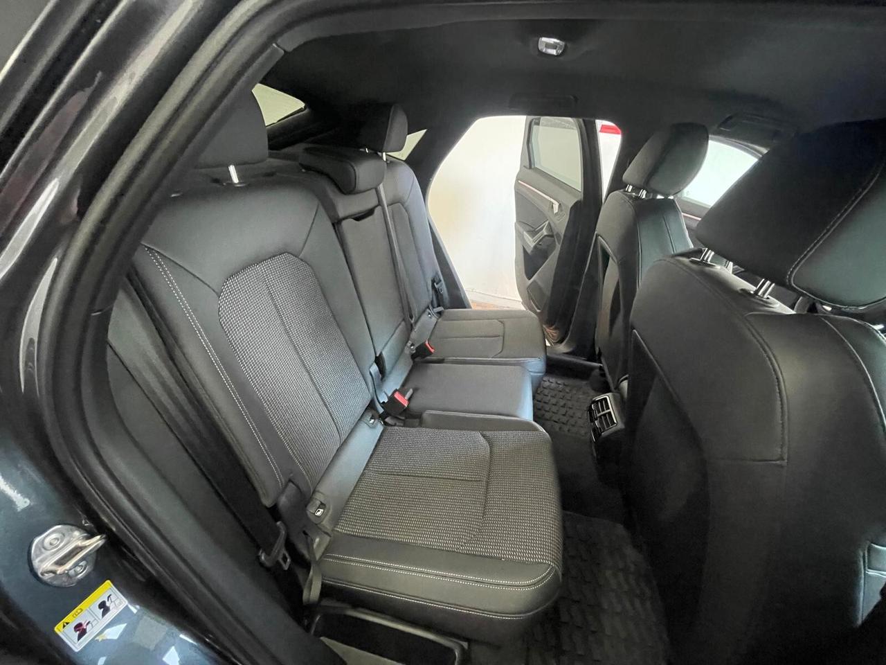 Audi Q3 TDI S tronic Identity Black