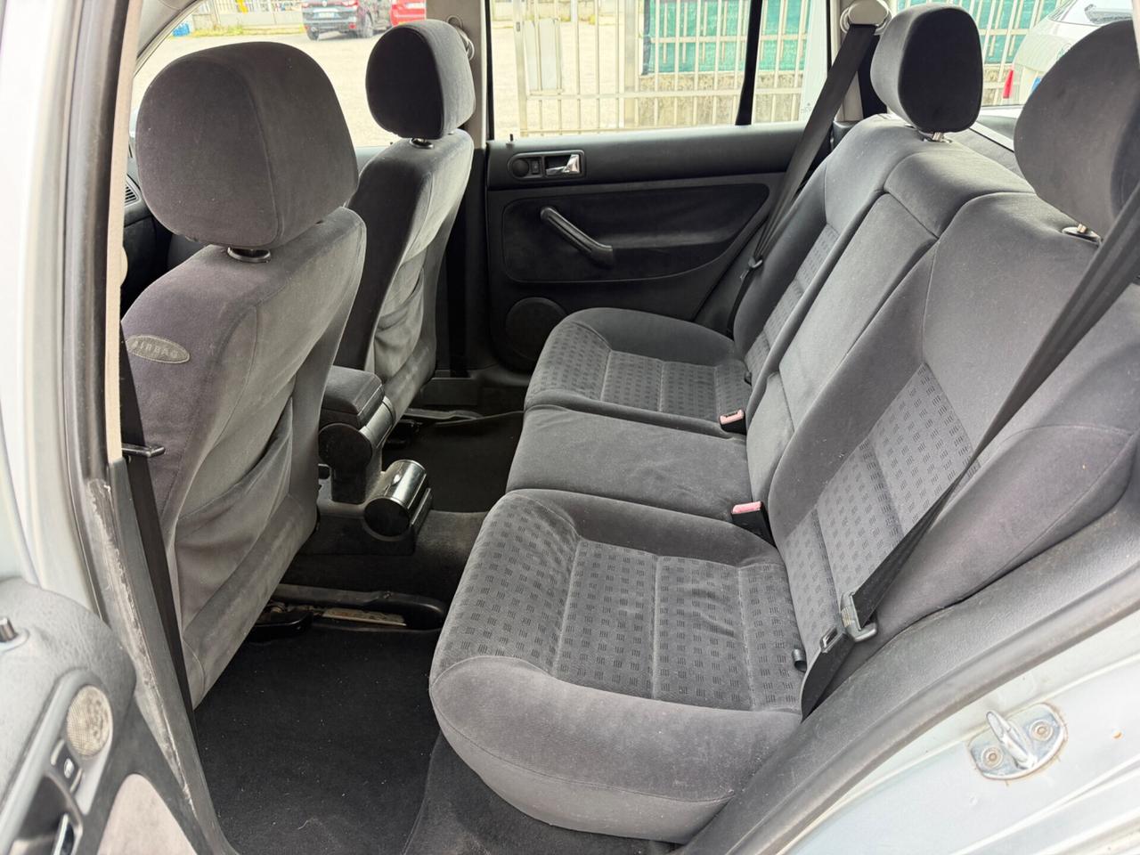 VW GOLF 1.6 BENZINA EURO4 UNI PROP NEOPATENTATI