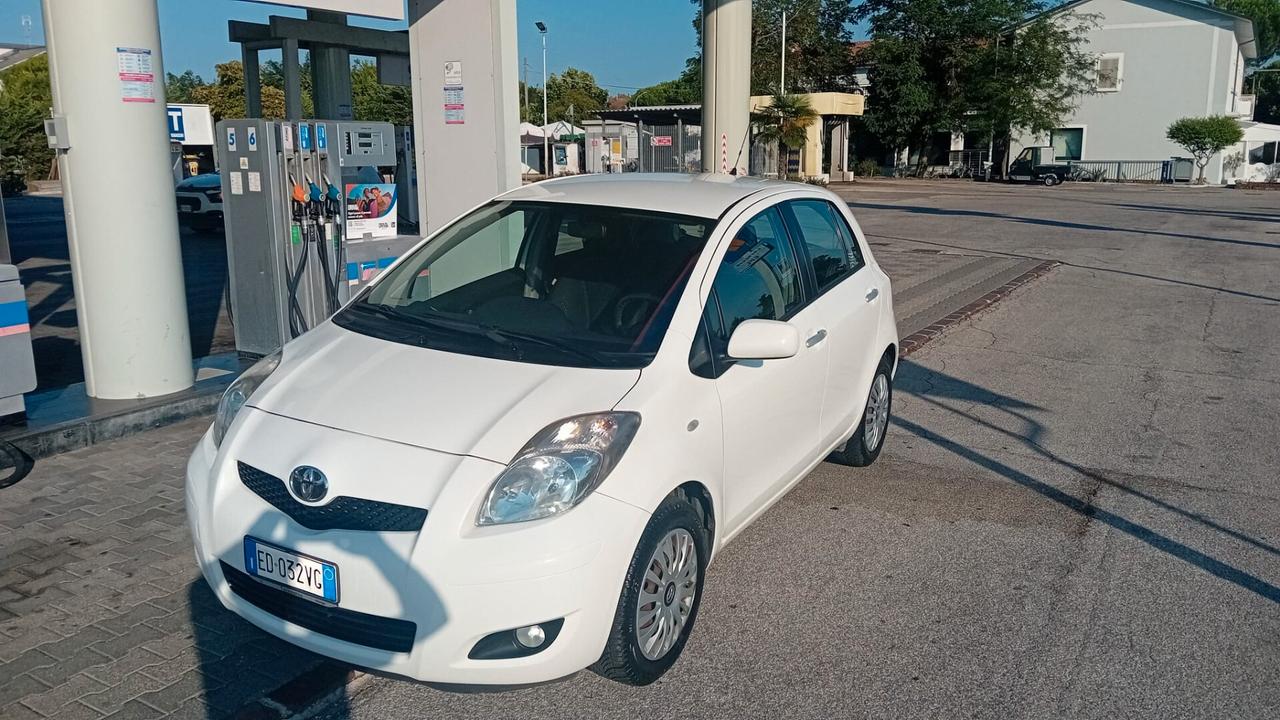 Toyota Yaris 1.0 5 porte Sol