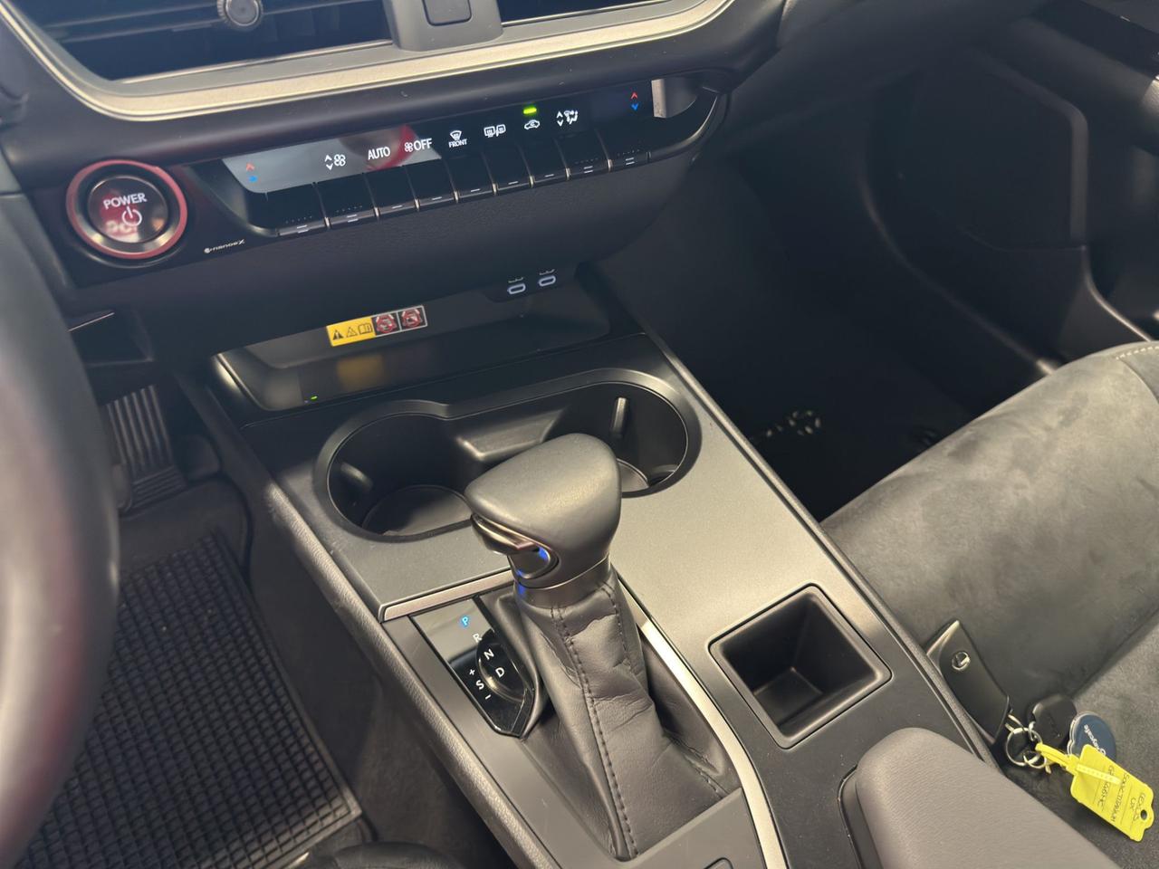 Lexus UX 250h 2.0 Urban 2wd cvt