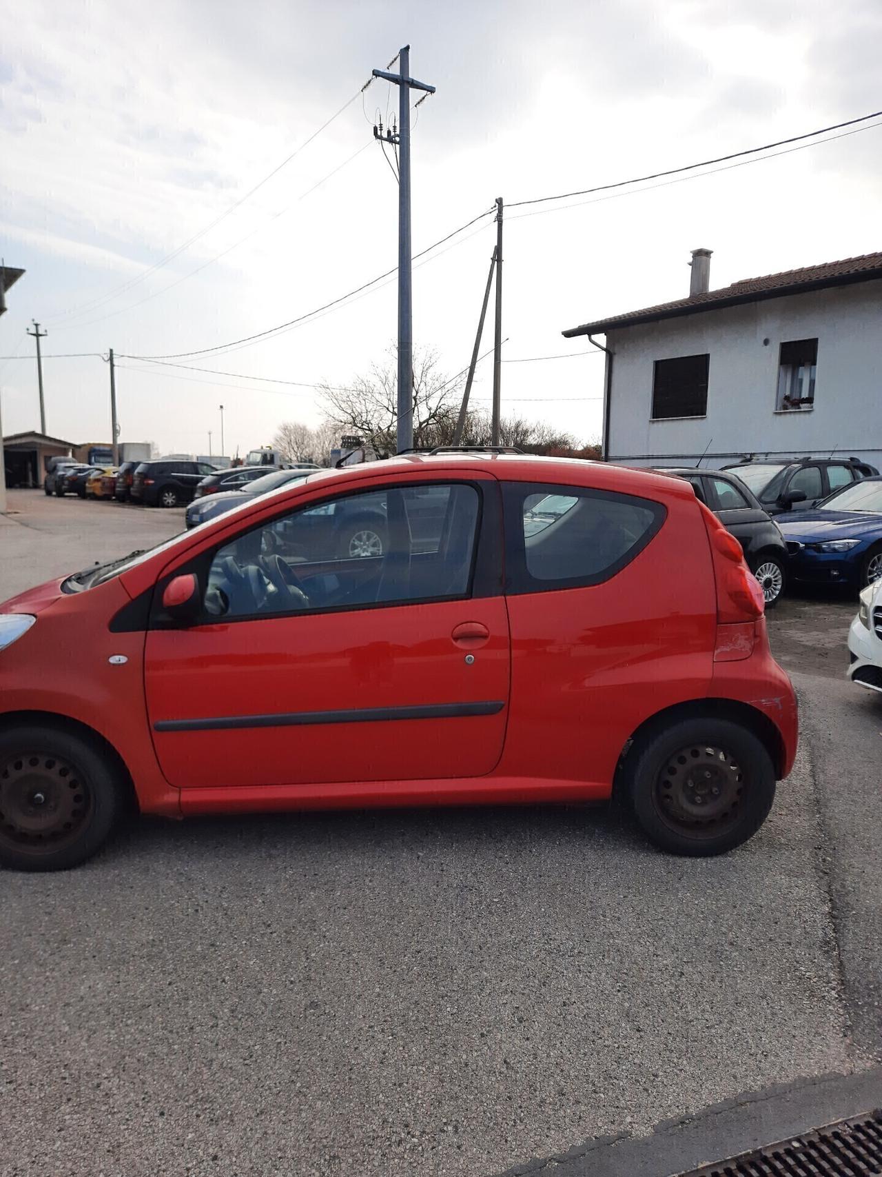 Peugeot 107 1.0 68 CV Meccanica OK