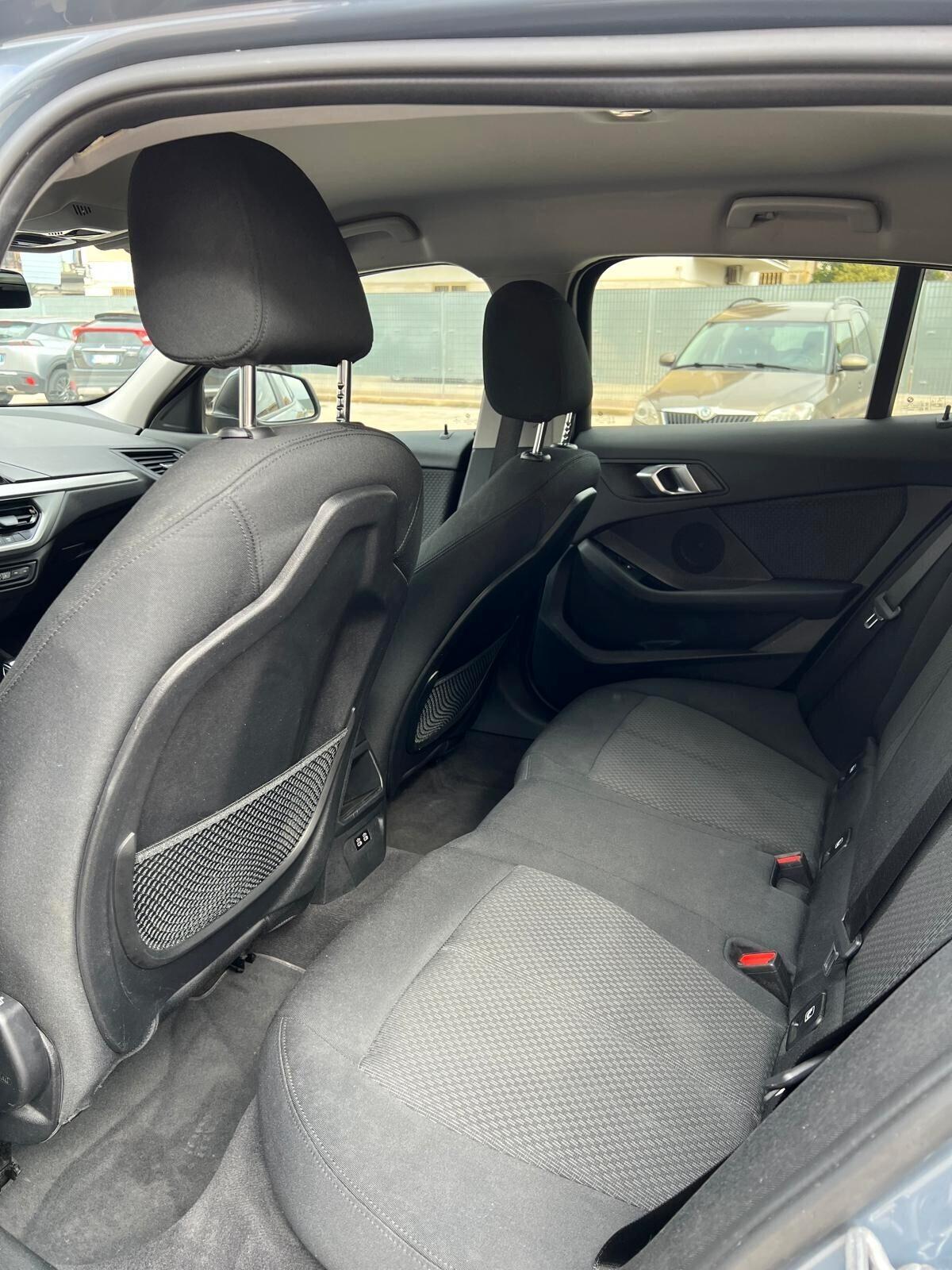 Bmw 116 116d 5p. Business Advantage