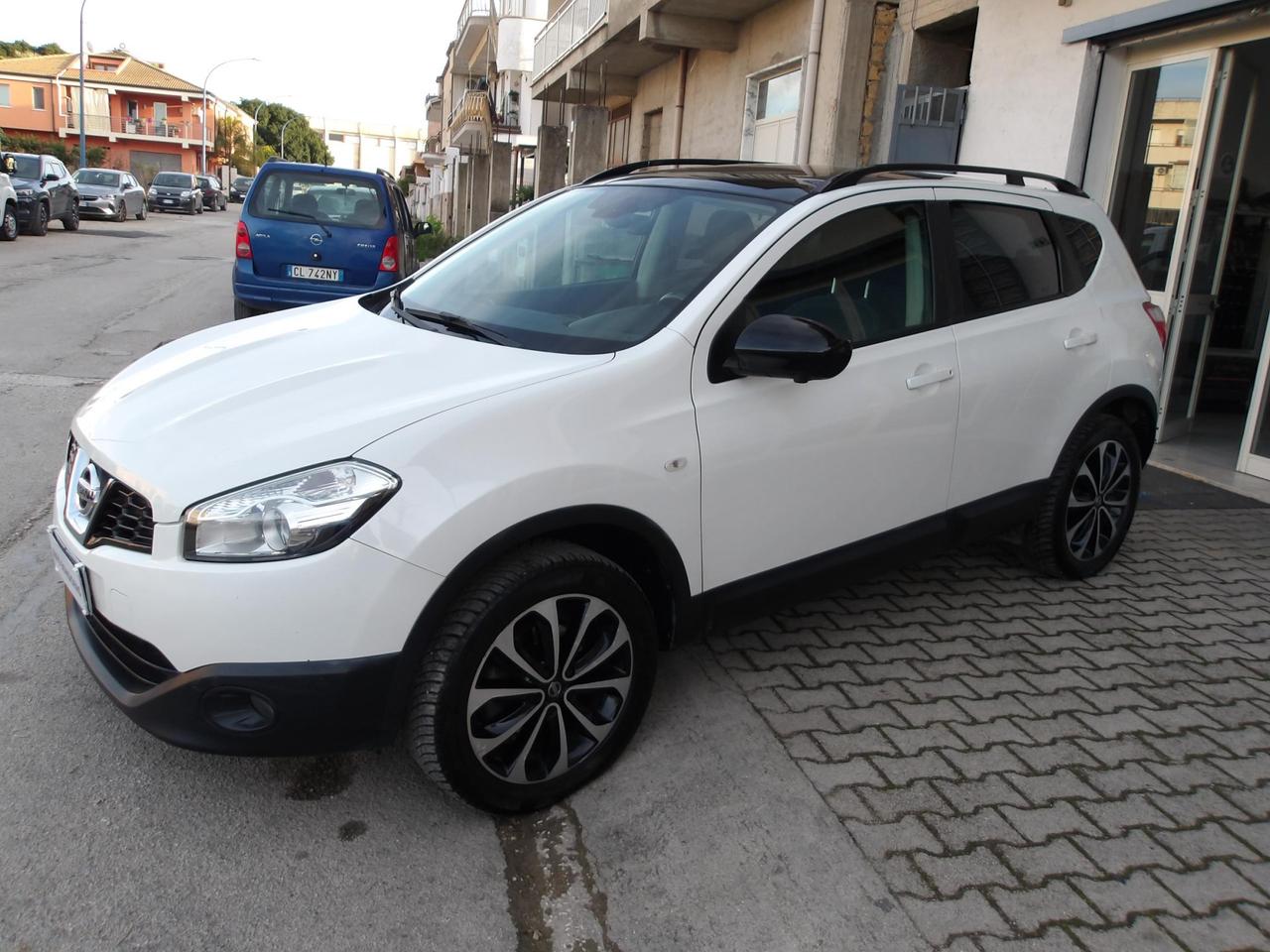 Nissan Qashqai 1.5 dci Tekna Dpf FL *TETTO PANORAMICO * GANCIO DI TRAINO *