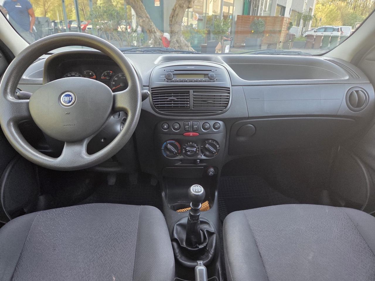 Fiat Punto 1.2 16V 5 porte Emotion* Neo patentati *