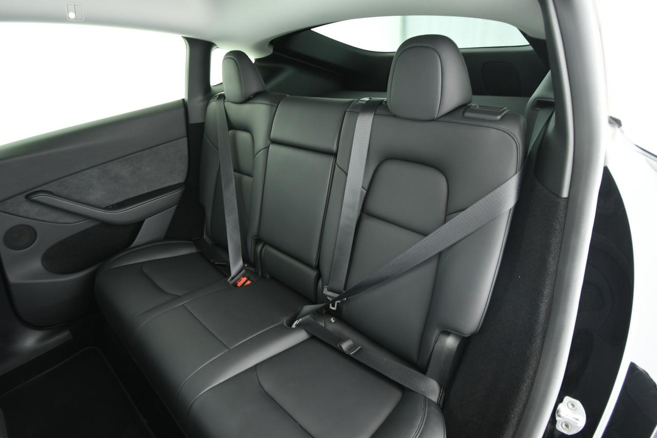 TESLA Model Y Long Range Dual Motor awd + AUTOPYLOT MAX