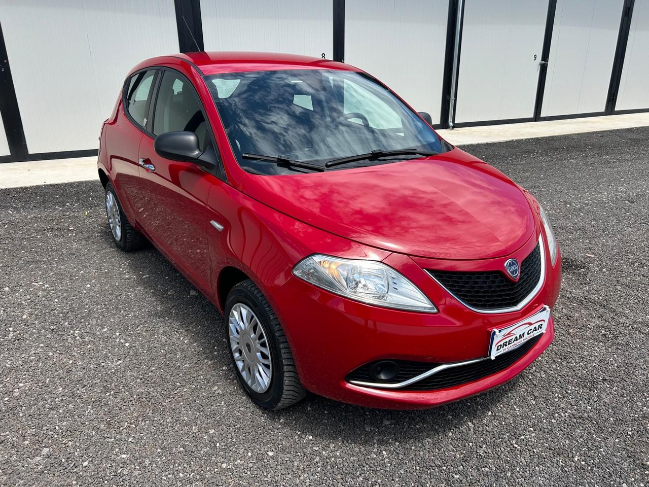 Lancia Ypsilon 0.9 TwinAir 85 CV 5 porte Metano Ecochic Platinum