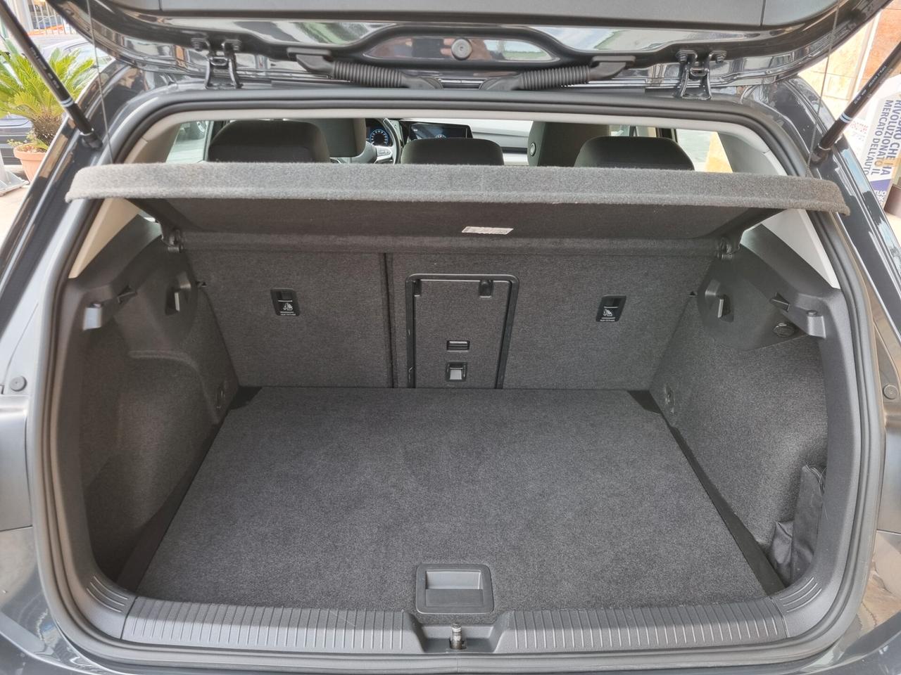 Volkswagen Golf VIII 1.0 tsi evo Life 110cv