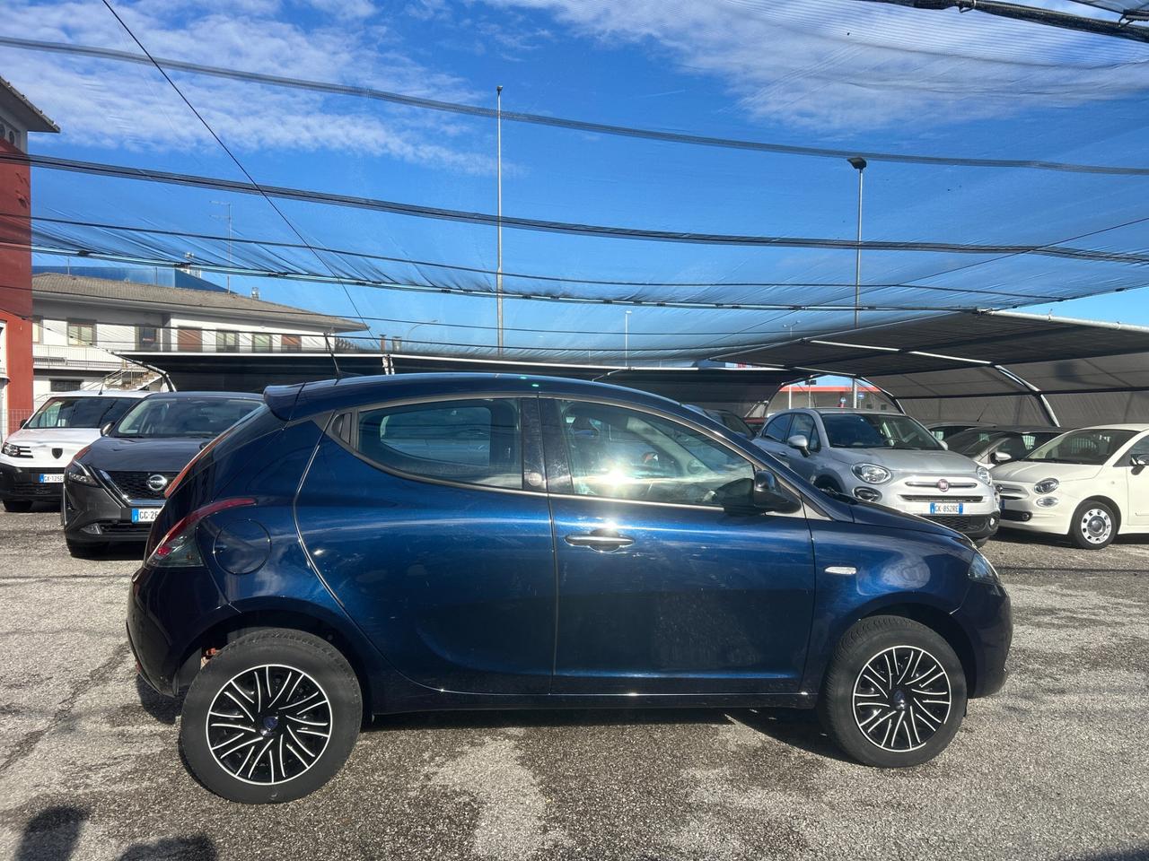 Lancia Ypsilon 0.9 t.air Gold metano 70cv