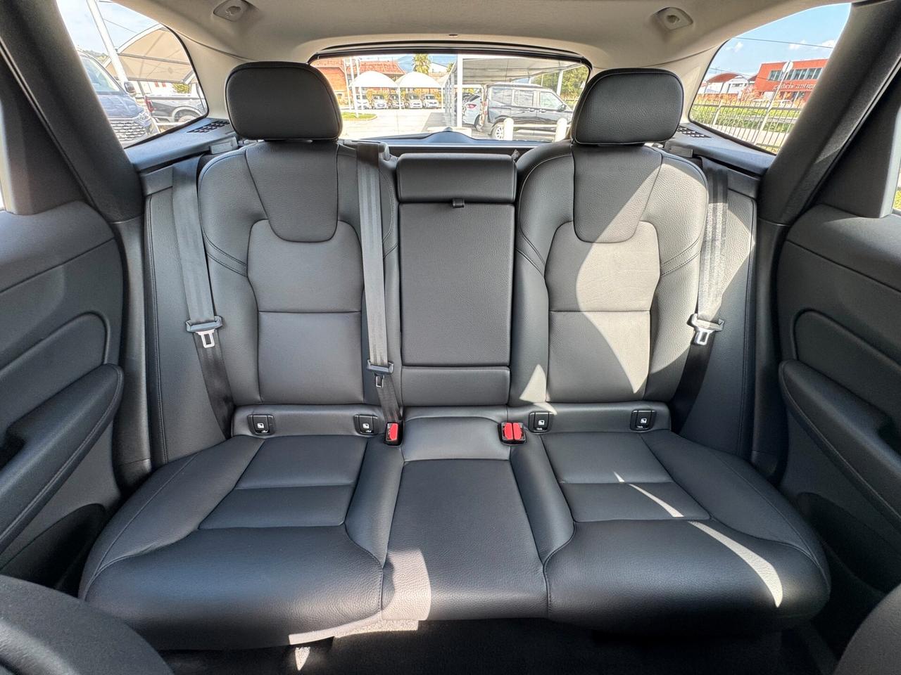Volvo XC60 B4 AWD (Diesel/Hybrid) Momentum Bsn.