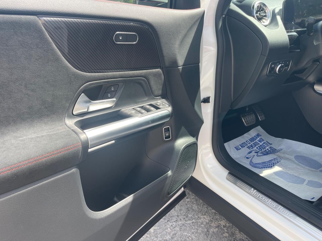 Mercedes Benz GLA200d Premium AMG 2.0 Turbo 150cv