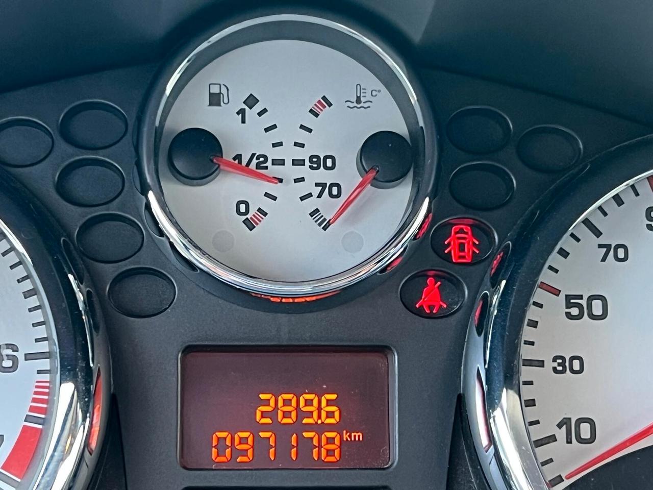 Peugeot 207 1.6 VTi 120CV CC Féline