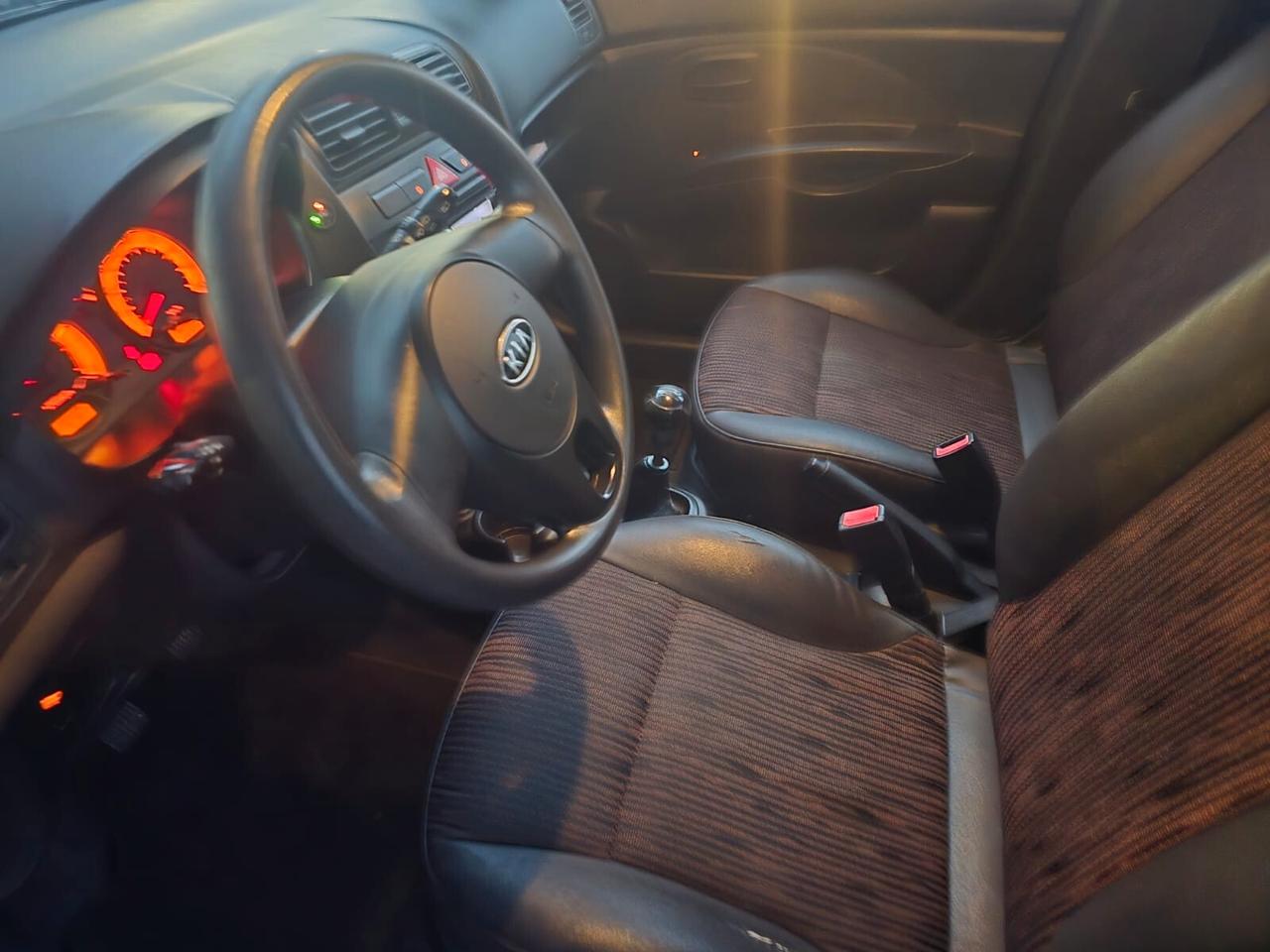 Kia Picanto 1.0 12V Town Bi-Fuel rate 99,00