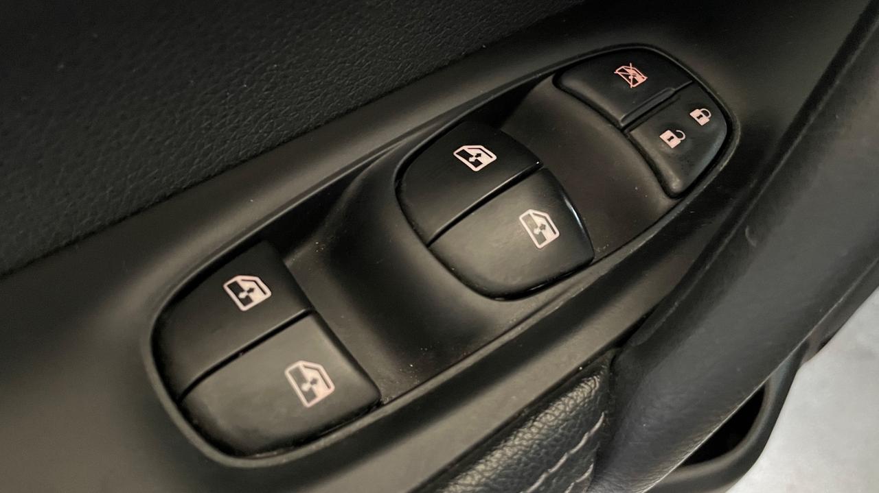 NISSAN QASHQAI 1.5 TEKNA 116CV - PACCHETTO LUCI, CAR PLAY, NEOPATENTATI