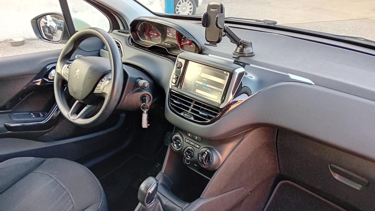 Peugeot 208 5P-1.2 benz-full -2014