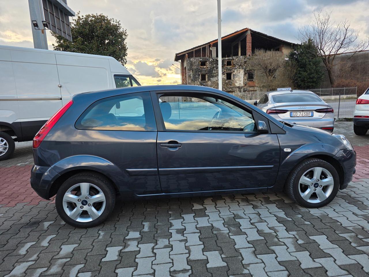Ford Fiesta 1.4 TDCi 68CV 3 porte Titanium